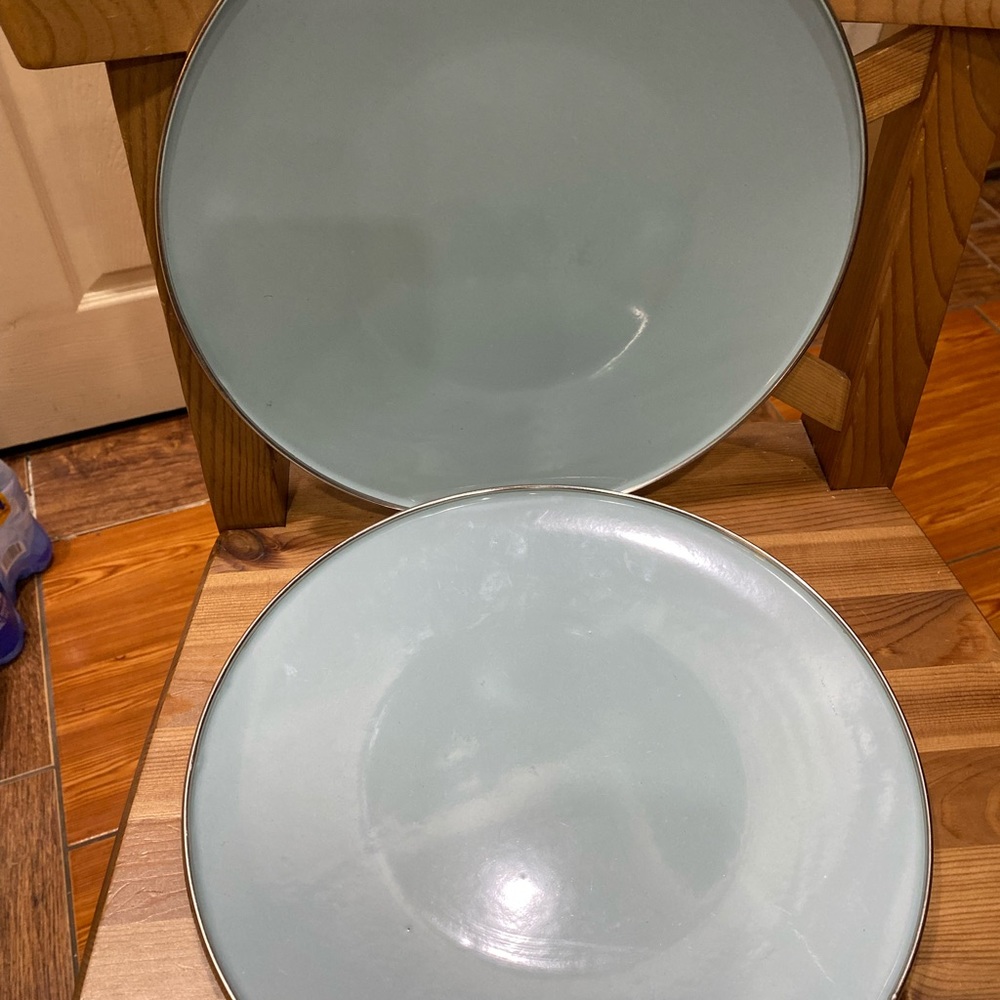 2 enamel plates